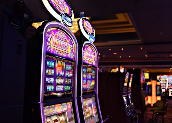 Antarmuka live-dealer Blackjack Playtech dengan kartu dan chat real-time